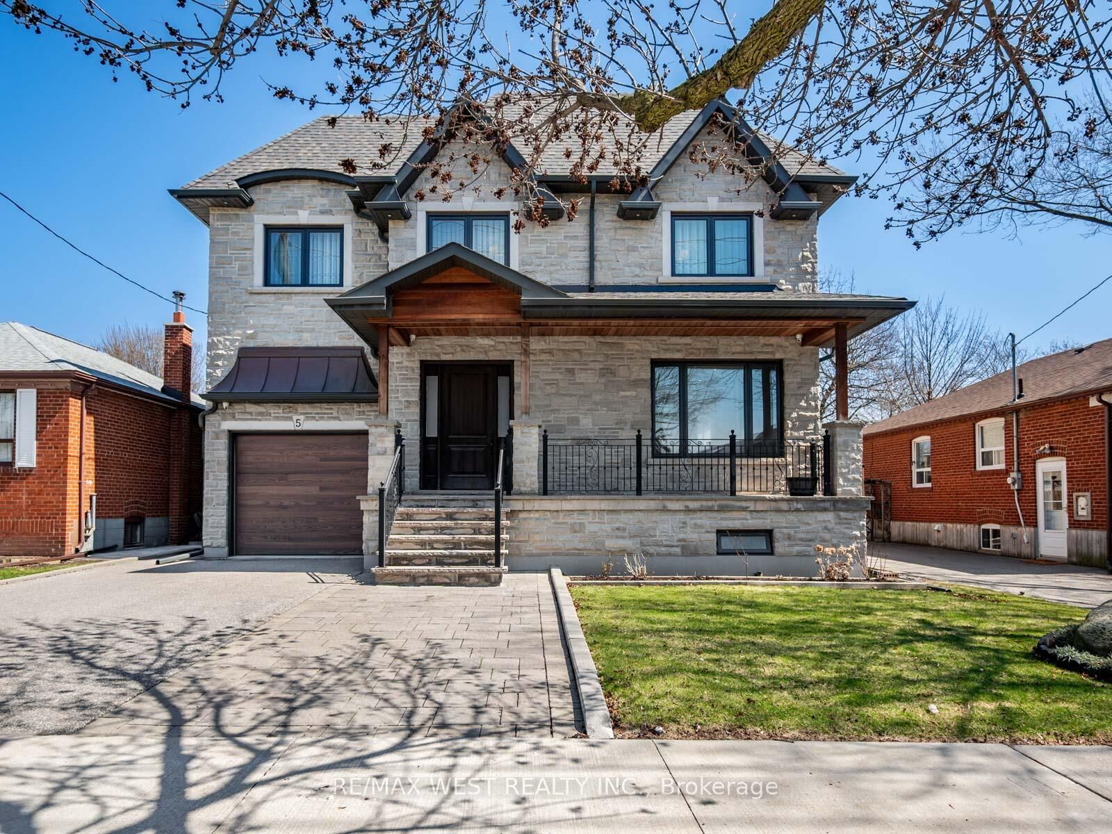 Property Photo:  5 Paula Boulevard  ON M8W 4B5 