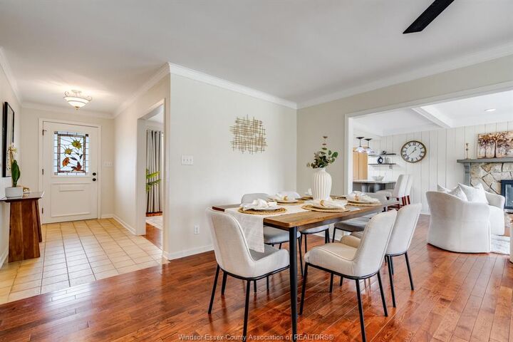 Property Photo:  10 Oakwoods Drive  ON N8H 4B1 