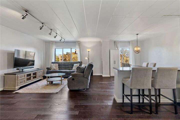 Property Photo:  5 Bayard Rd 706  PA 15213 