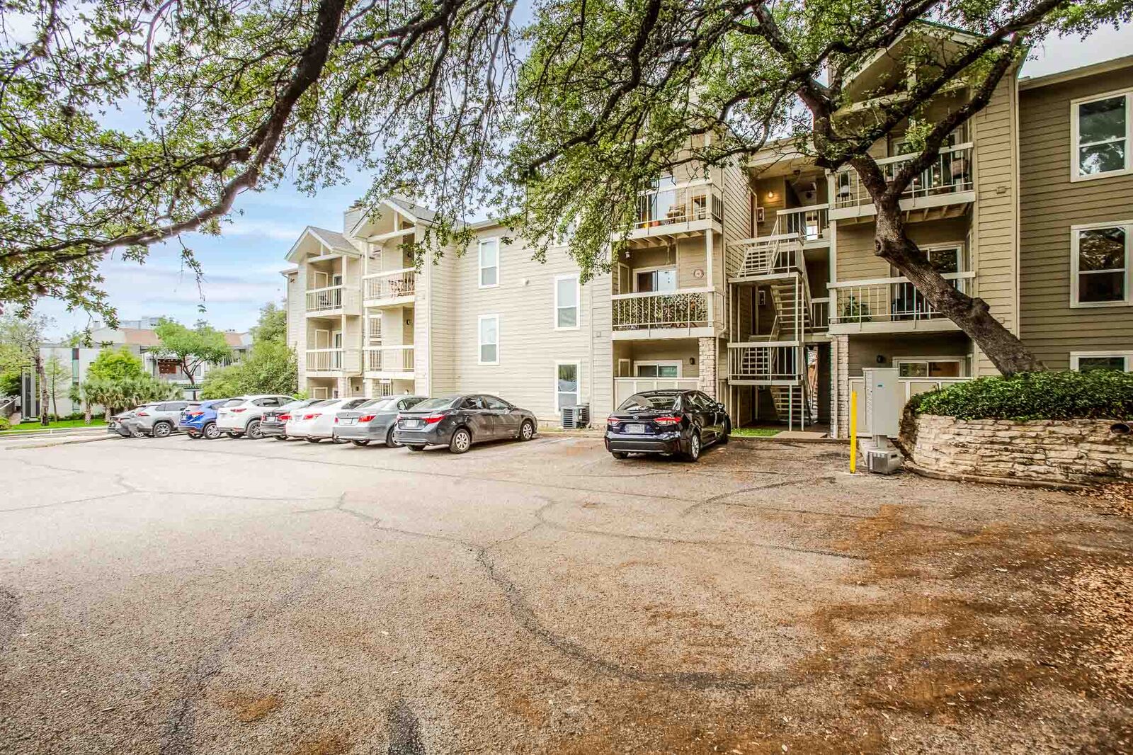 Property Photo:  114 E 31st Street 207  TX 78705 