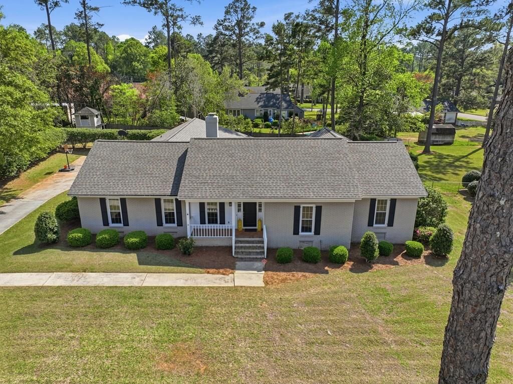 Property Photo:  2220 Wallington Dr  GA 31721 