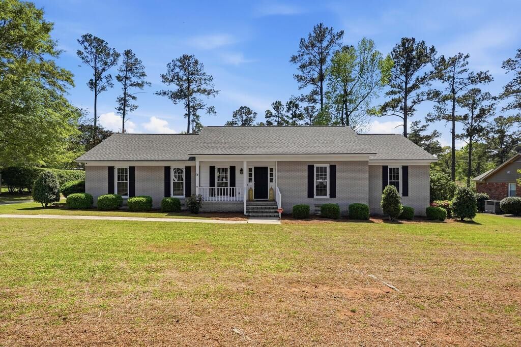 Property Photo:  2220 Wallington Dr  GA 31721 