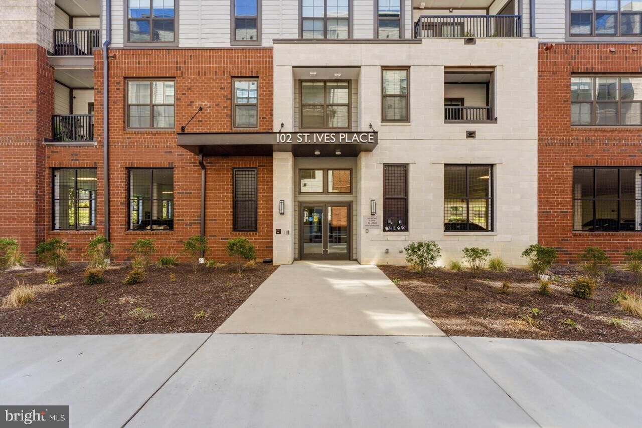 Property Photo:  102 Saint Ives Place  MD 20745 