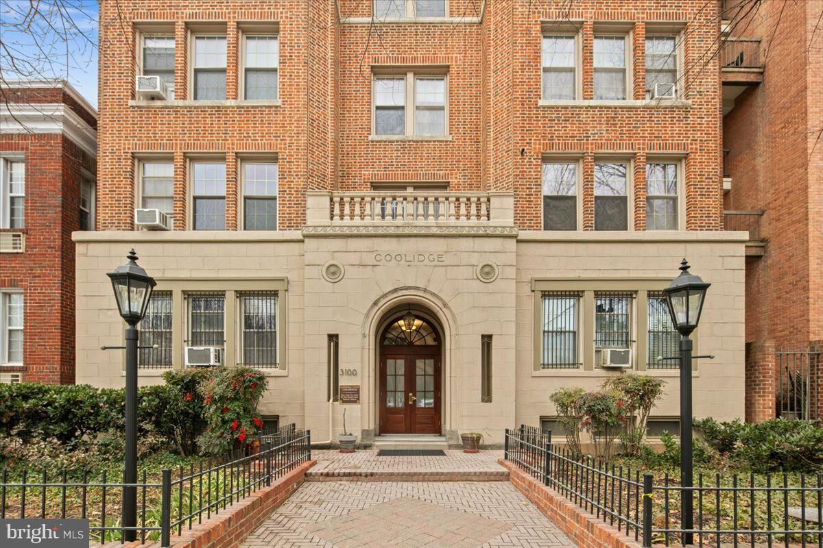 Property Photo: 3100 Wisconsin Avenue NW 406 DC 20016