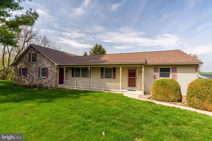 Property Photo:  499 Windy Tor Road  PA 17505 