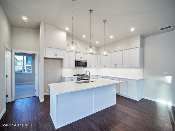 Property Photo:  962 E Railroad Ave  ID 83854 