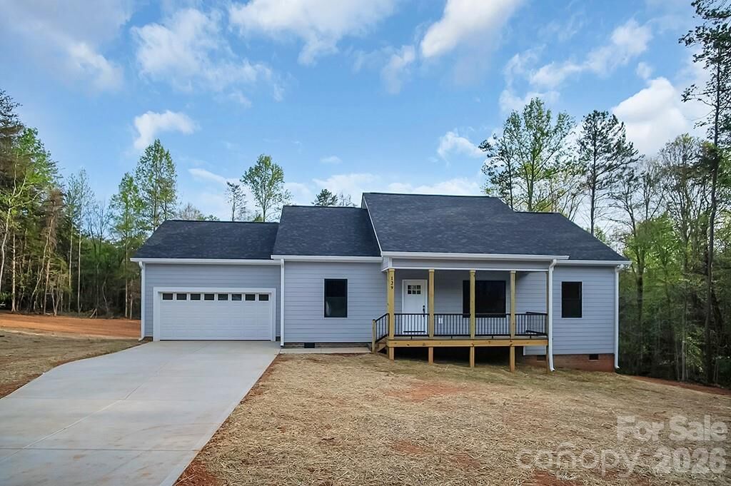 Property Photo: 129 Rosecommon Lane NC 28139