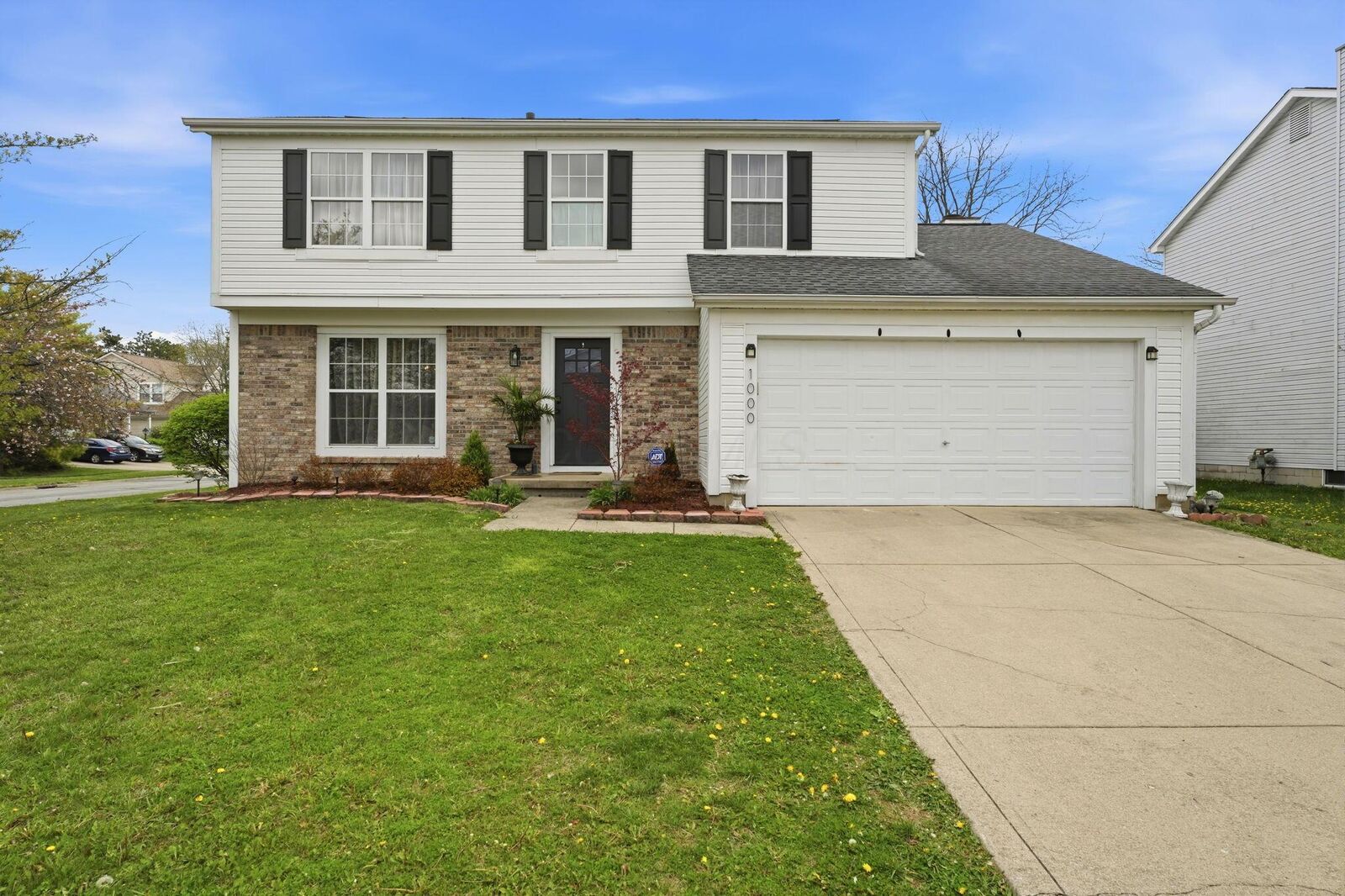 Property Photo: 1000 Beaujolais Place OH 43119