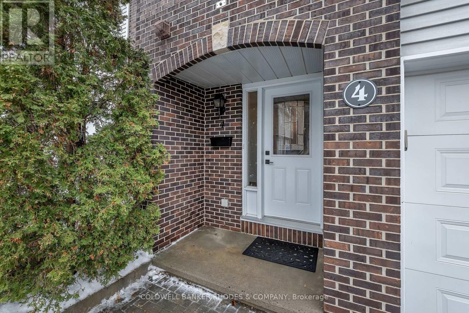 Property Photo:  4 Almond Lane  ON K2L 3T2 