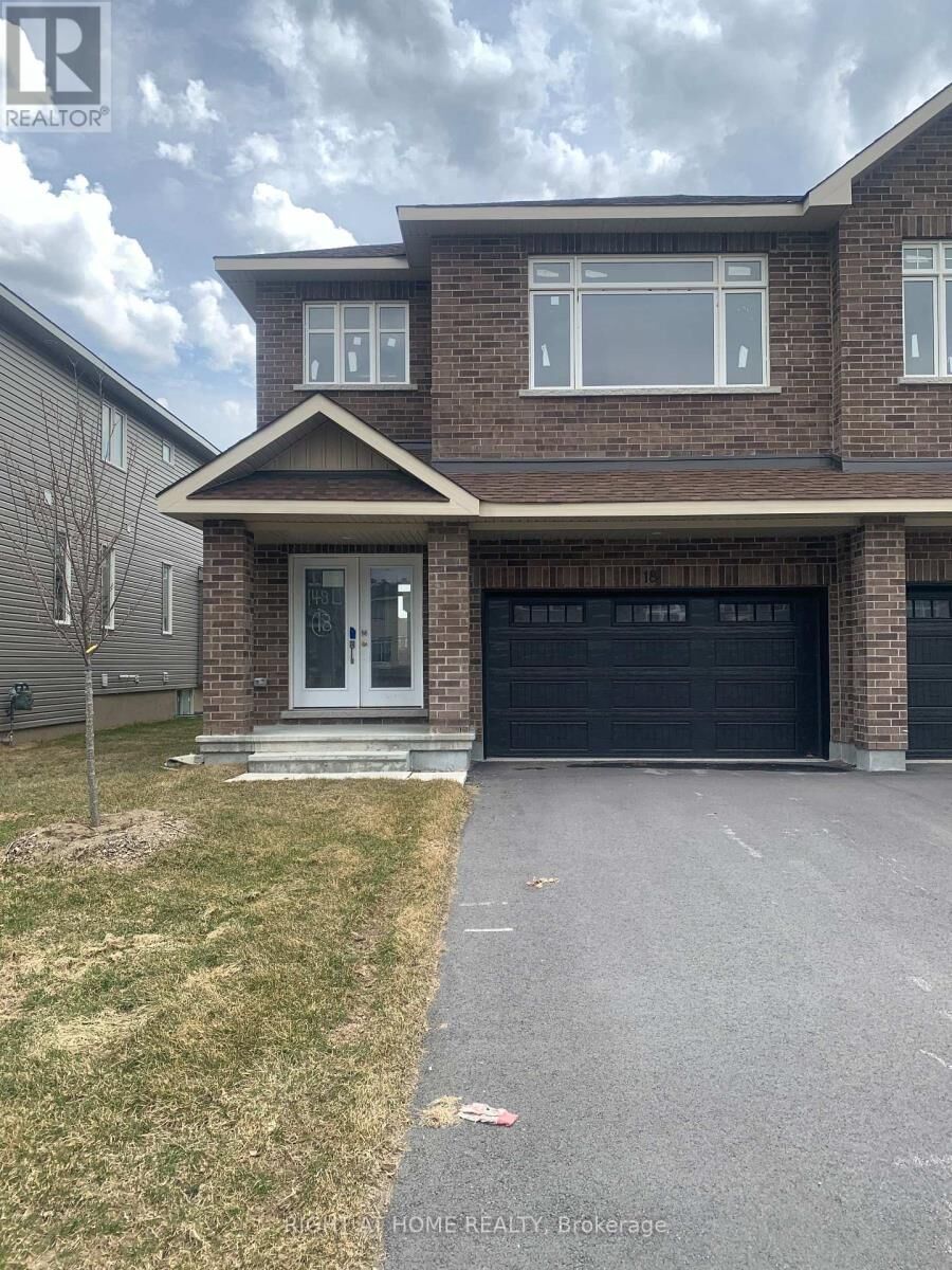 Property Photo:  18 Wylie Way  ON K7C 0C4 