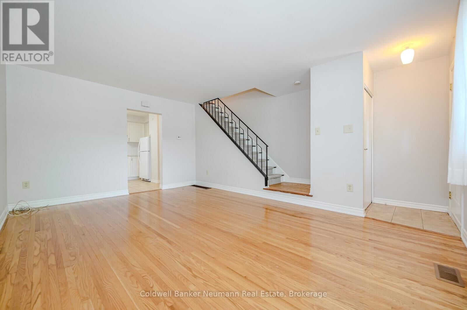 Photo de la propriété:  144 Princeton Drive  ON L8T 1S8 