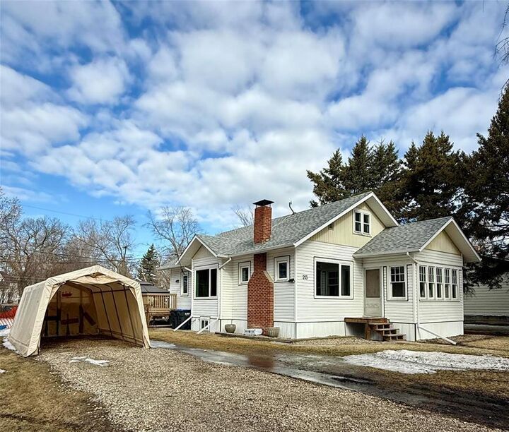 Property Photo:  213 Mountain Street South  MB R0M 0M0 