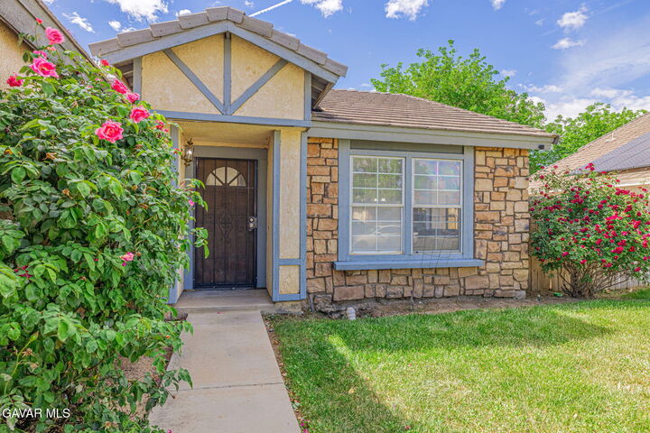 Property Photo:  2340 Lightcap Street  CA 93535 