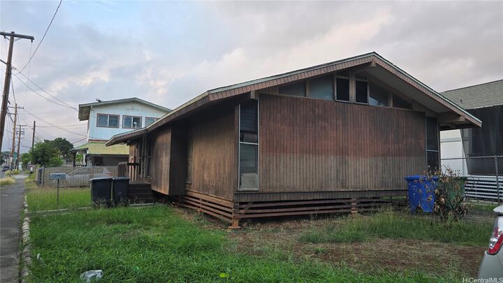 Property Photo:  946 Halona Street  HI 96817 