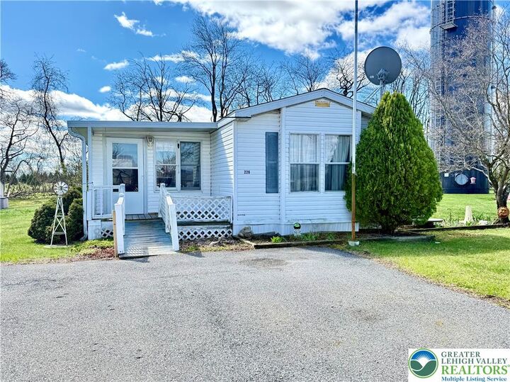 Property Photo: 226 Independence Way PA 18343