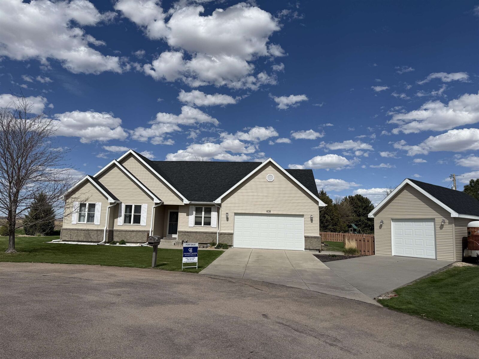 Property Photo:  608 N Patterson Crt  NE 69143 