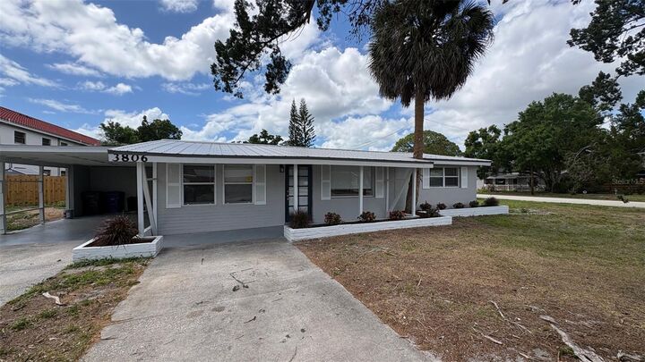Property Photo: 3806 Asbury Place FL 34232