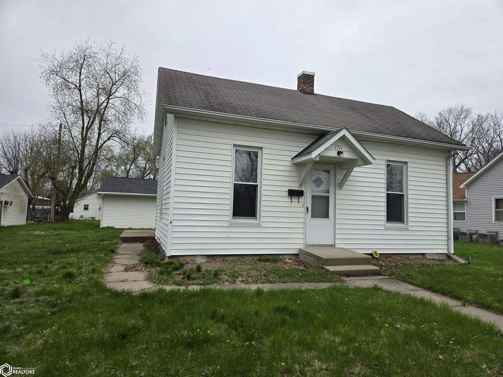 Property Photo:  1711 Lincoln Street  IA 52601 