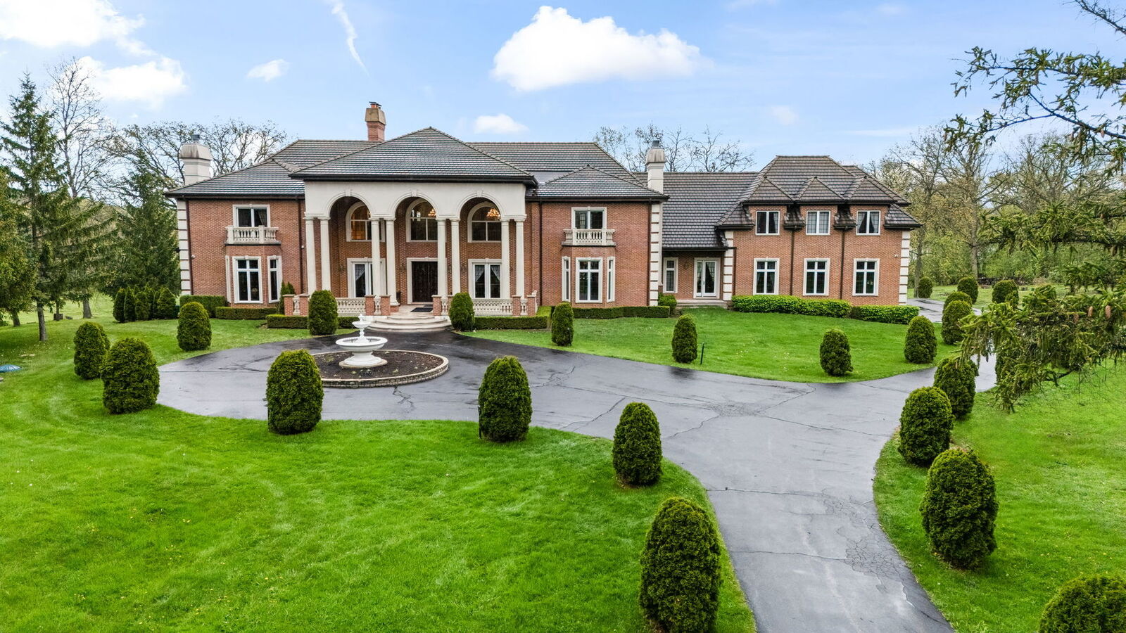 Property Photo:  27147 N Chevy Chase Road  IL 60060 