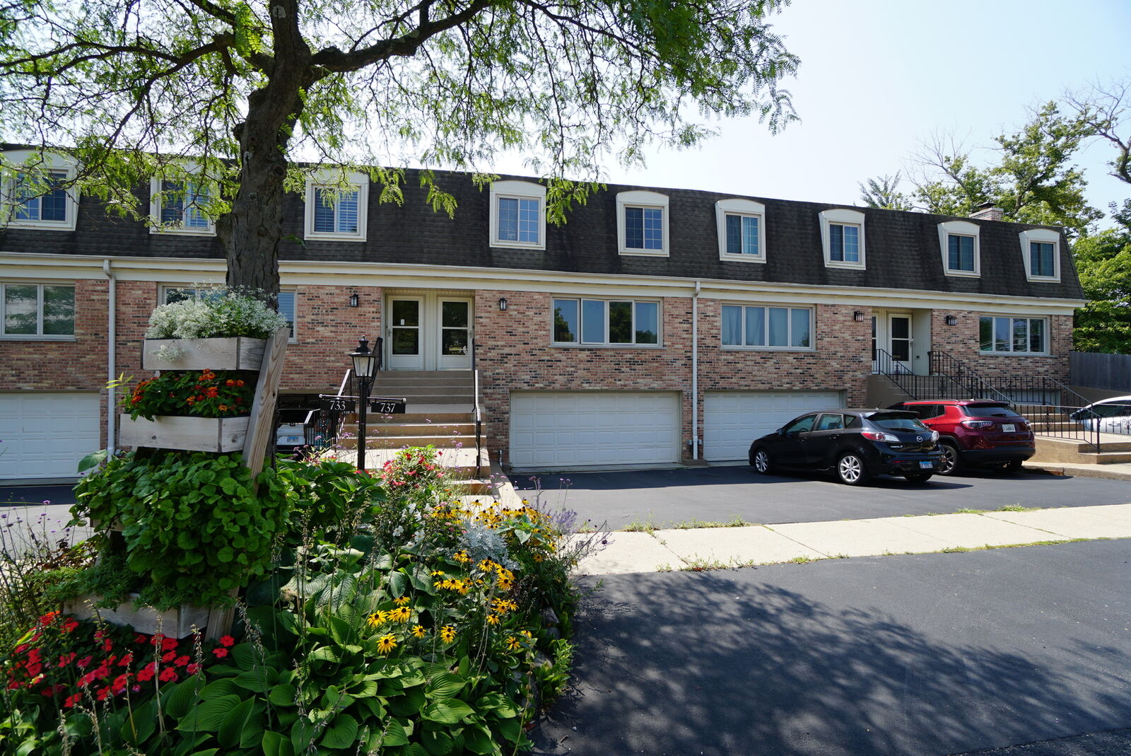 Property Photo:  737 Elder Lane  IL 60015 