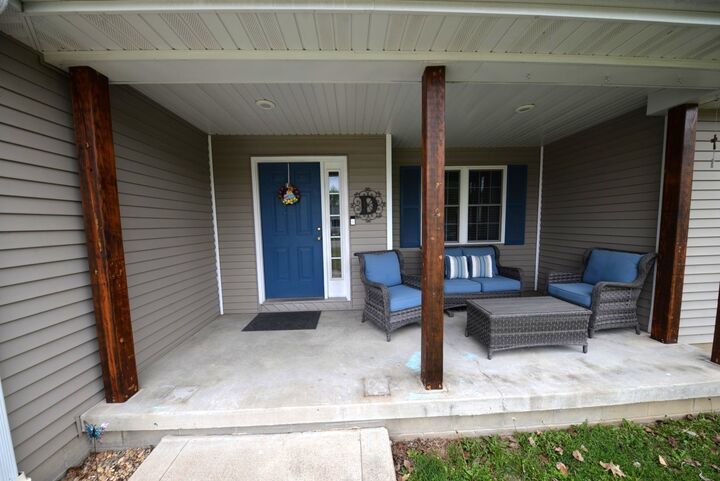 Property Photo:  401 E Beacon Court  IL 62864 