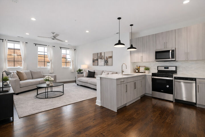 Property Photo: 5055 S Dorchester Avenue 207 IL 60615