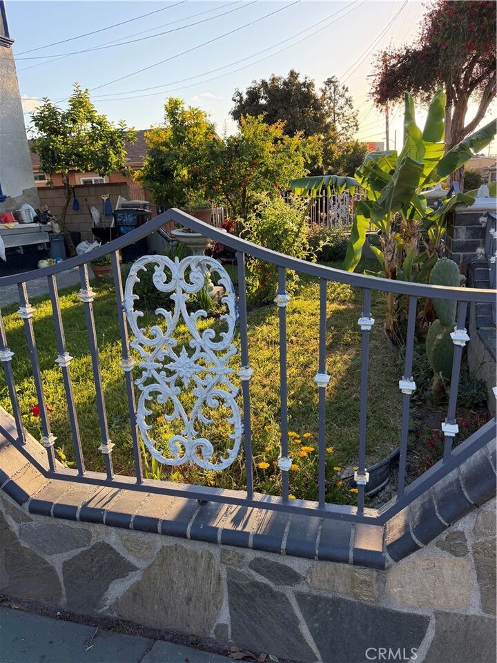 Property Photo:  536 E 67th  CA 90302 