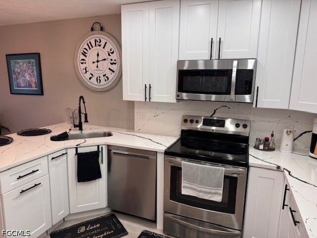 Property Photo:  3928 SE 11th Place 401  FL 33904 