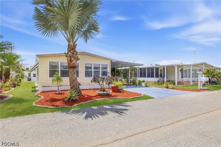 Property Photo: 502 Pine Tree Court FL 33917