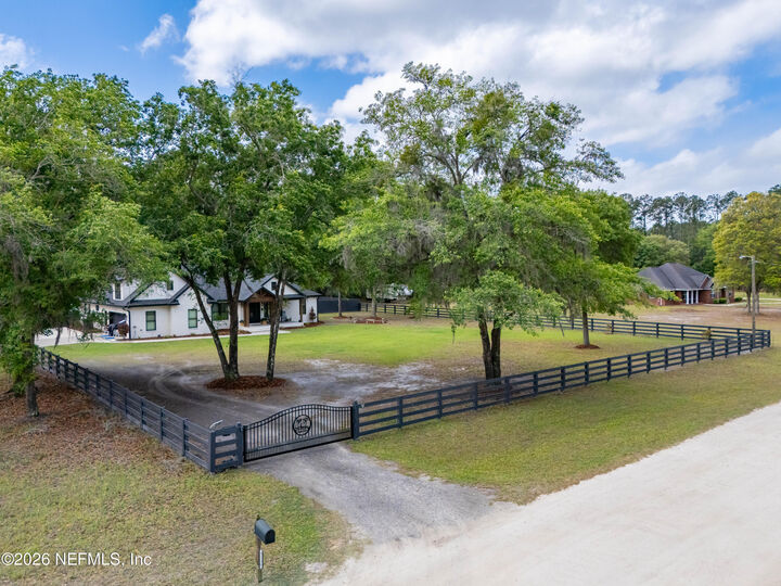 Property Photo: 6226 SW 150th Street FL 32091