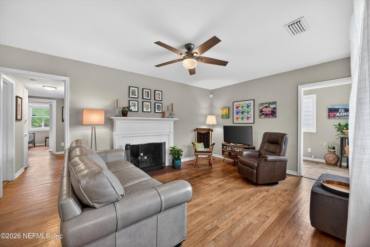 Property Photo: 1573 Charon Road FL 32205