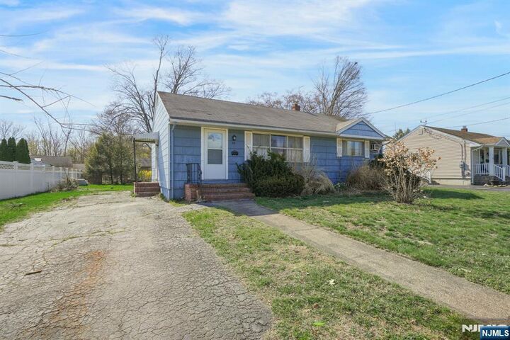 Property Photo:  25 Stiles Court  NJ 07442 