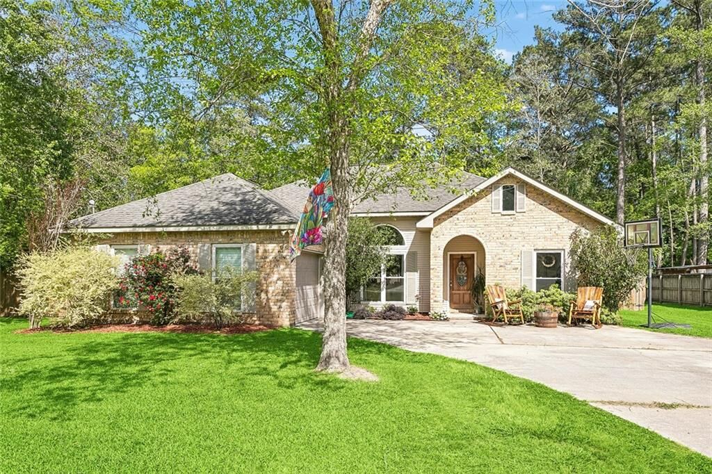 Property Photo: 225 Swallow Street LA 70433