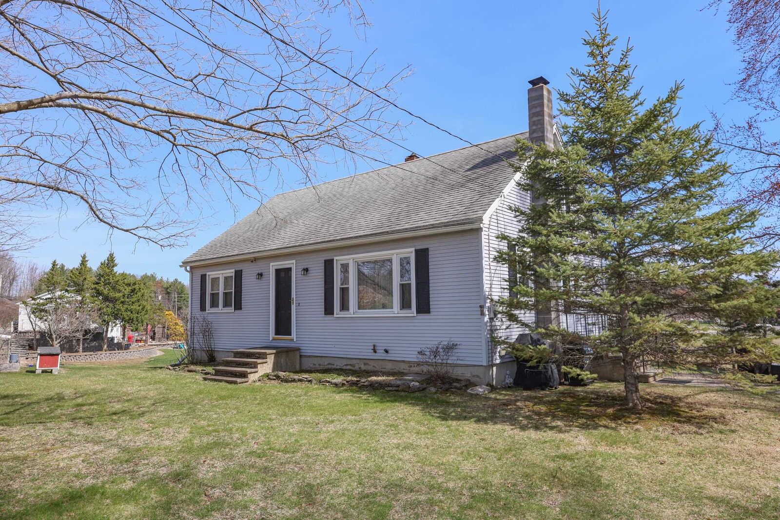 Property Photo:  9 Avery Road  NH 03053 
