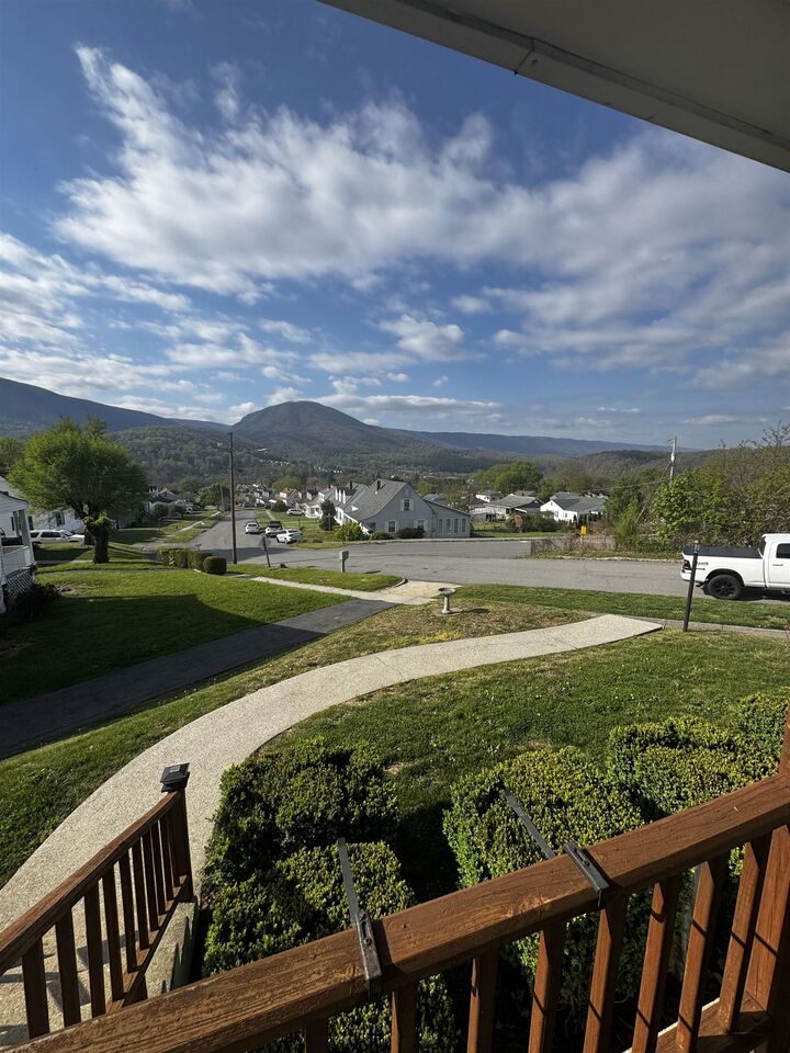 Property Photo:  502 Hopkins Drive  VA 24124 