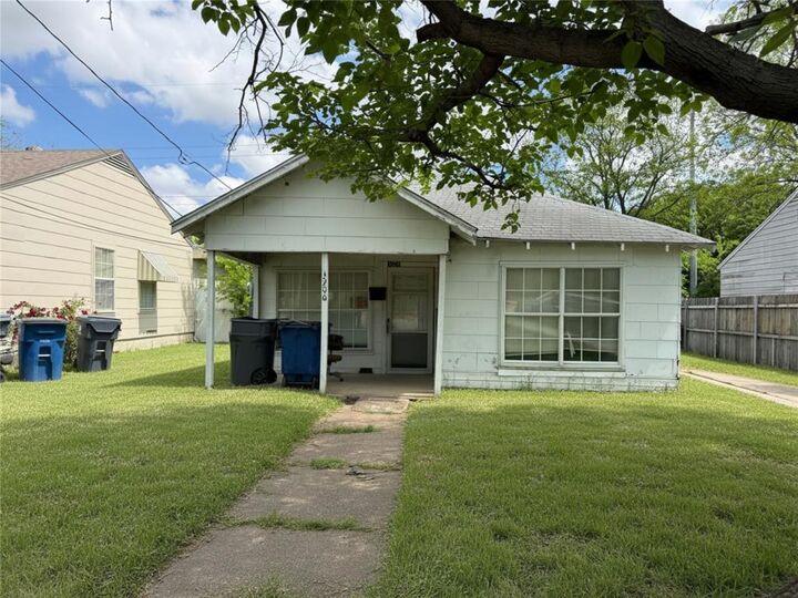 Property Photo:  3206 N Jim Miller Road  TX 75227 