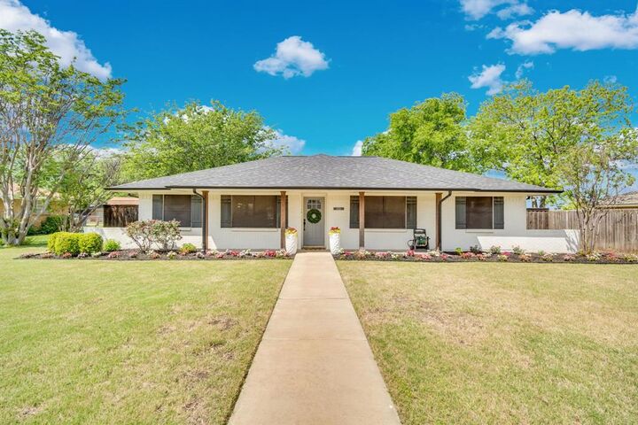 Property Photo:  106 Hillcrest Drive  TX 76065 
