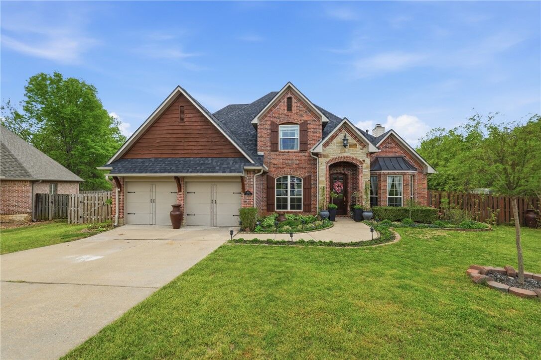 Property Photo:  323 Saint James Avenue  AR 72764 