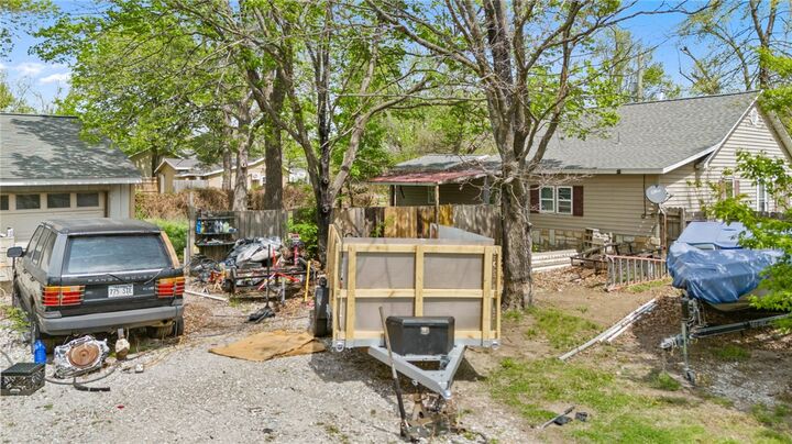 Property Photo:  429 E Mulberry  AR 72756 