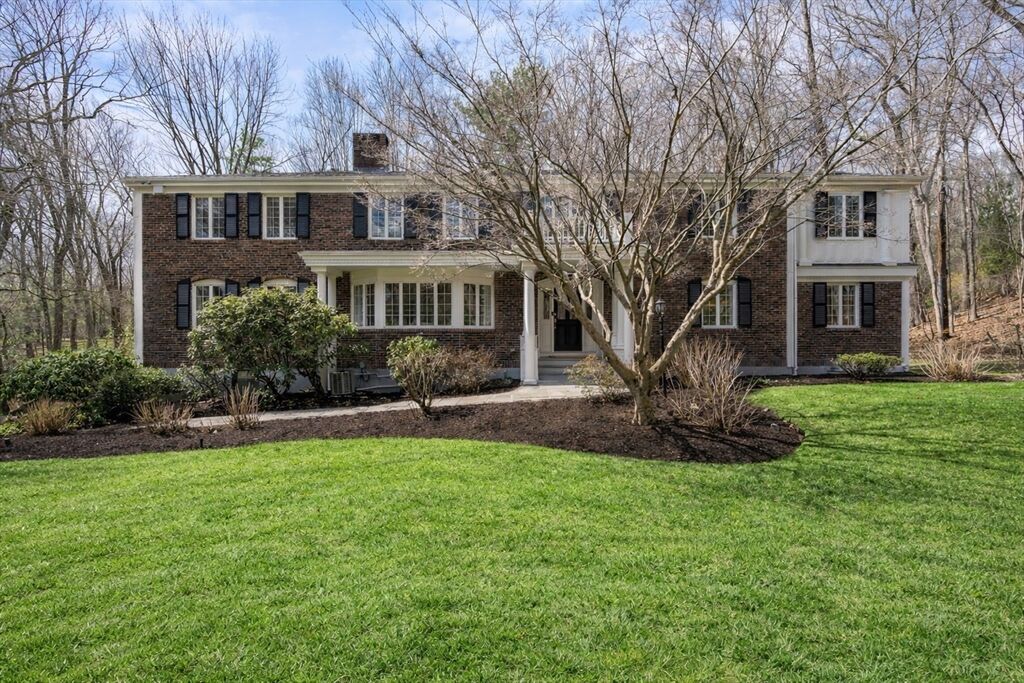 Property Photo:  172 Country Drive  MA 02493 