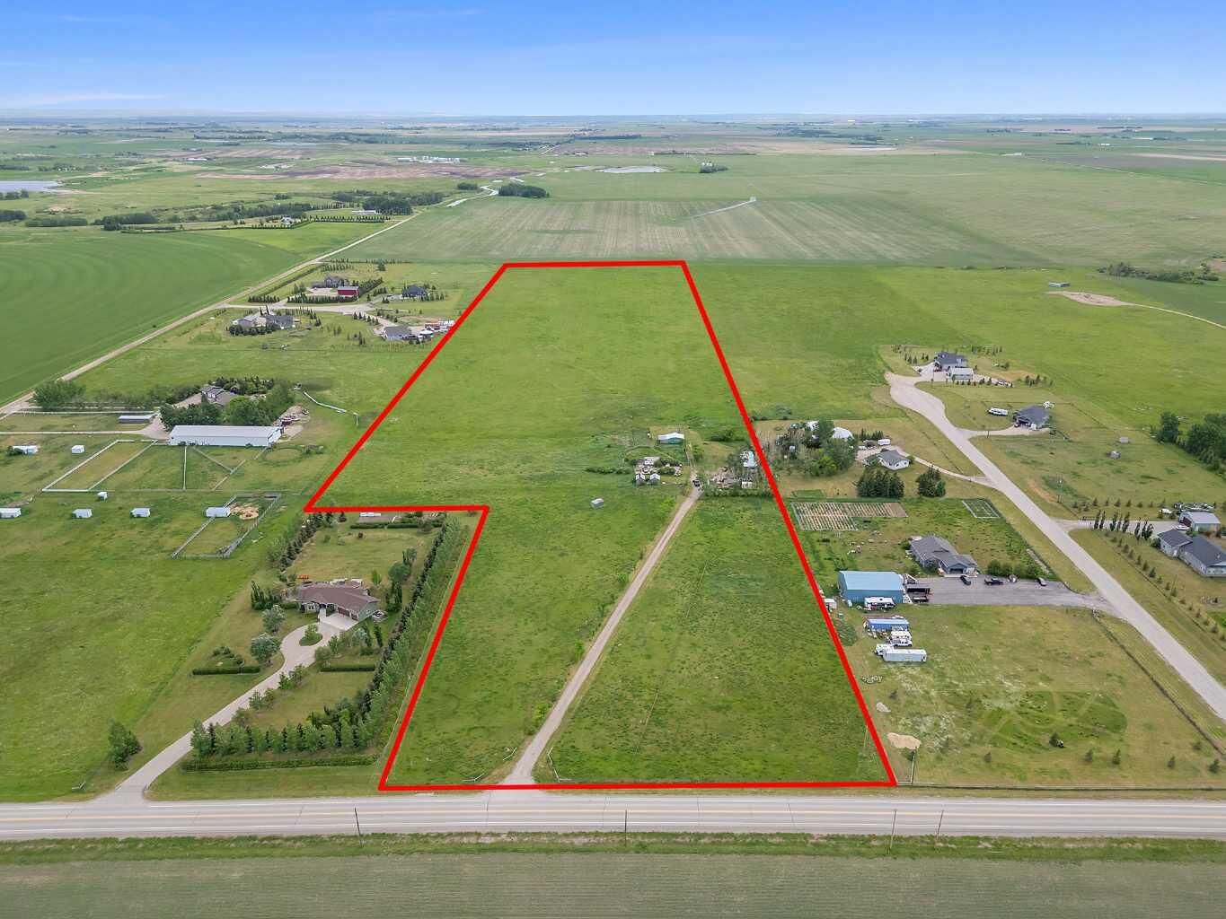 Photo de la propriété:  254015 Township Road 240 Road  AB T1P 1J6 