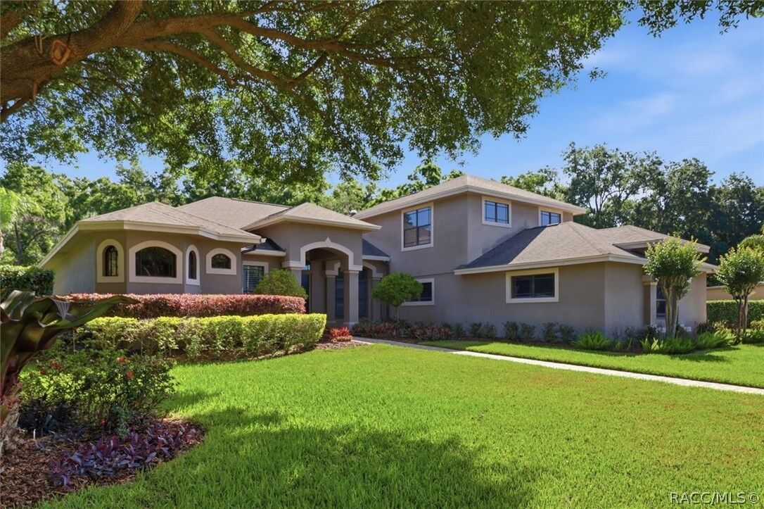 Property Photo:  5902 Hammock Woods Drive  FL 33556 