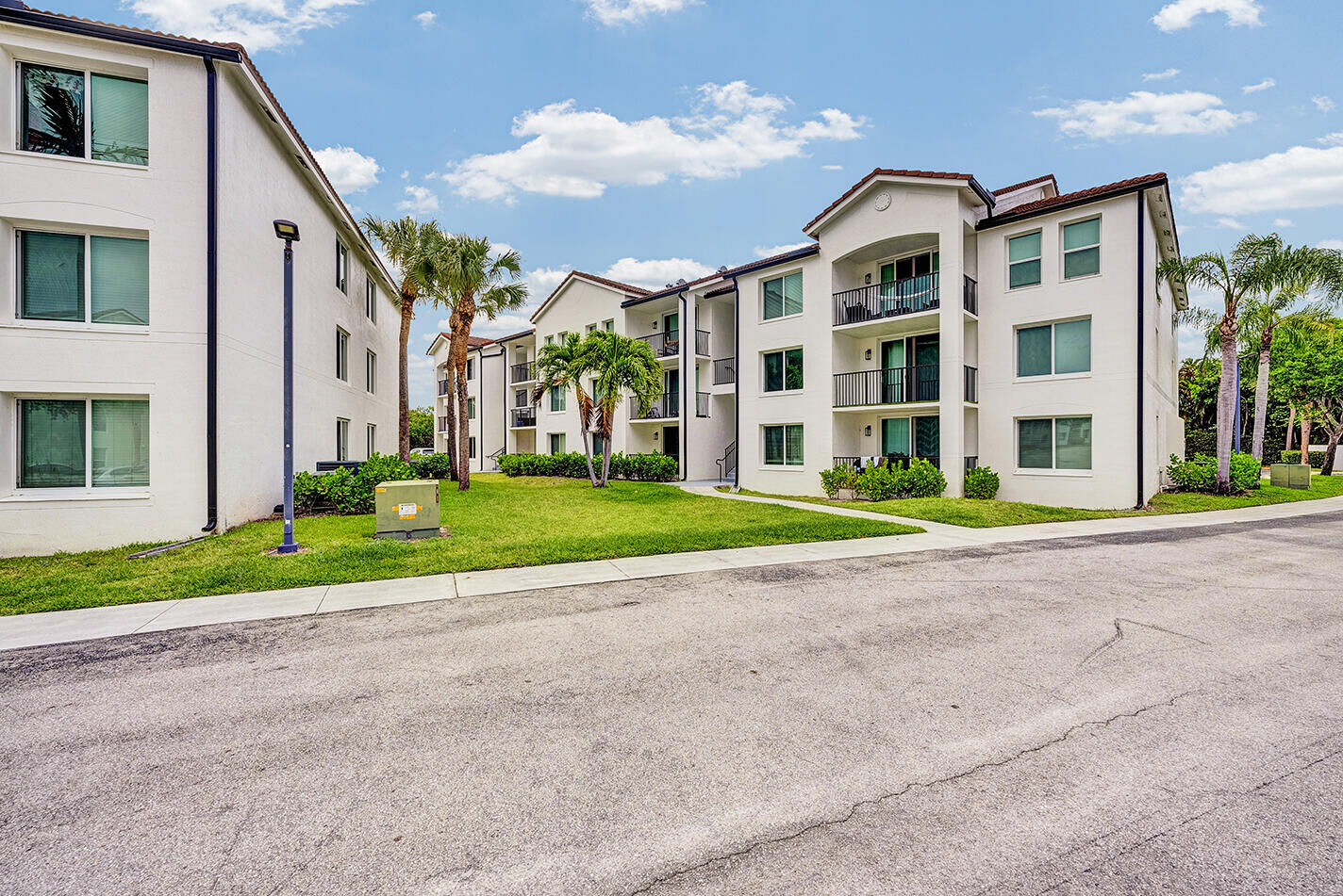 Property Photo: 1010 Villa Circle FL 33435