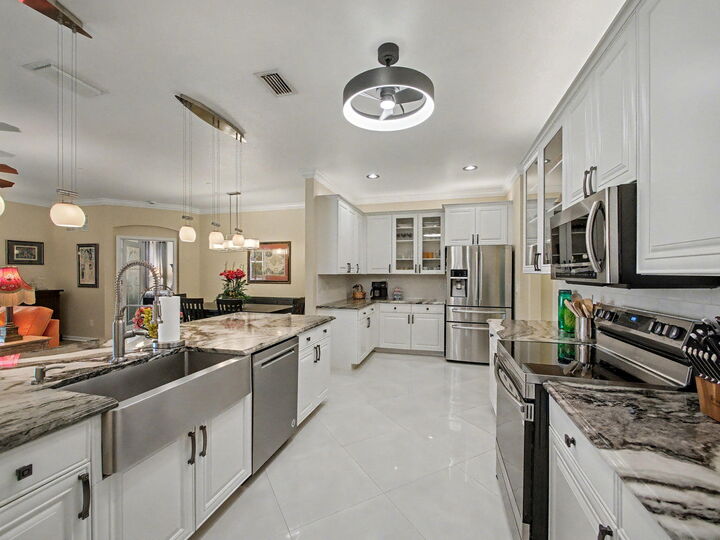 Property Photo:  529 Waverly Circle  FL 34983 