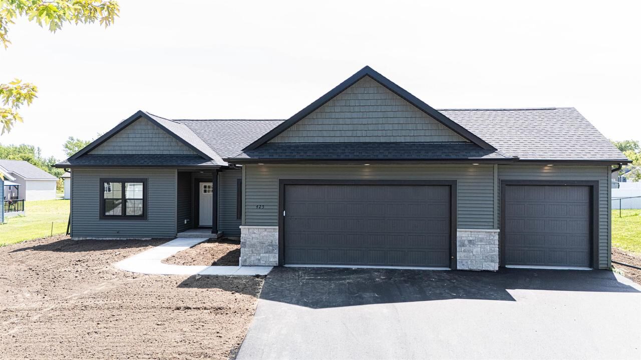 Property Photo: 425 Village Lane WI 54971