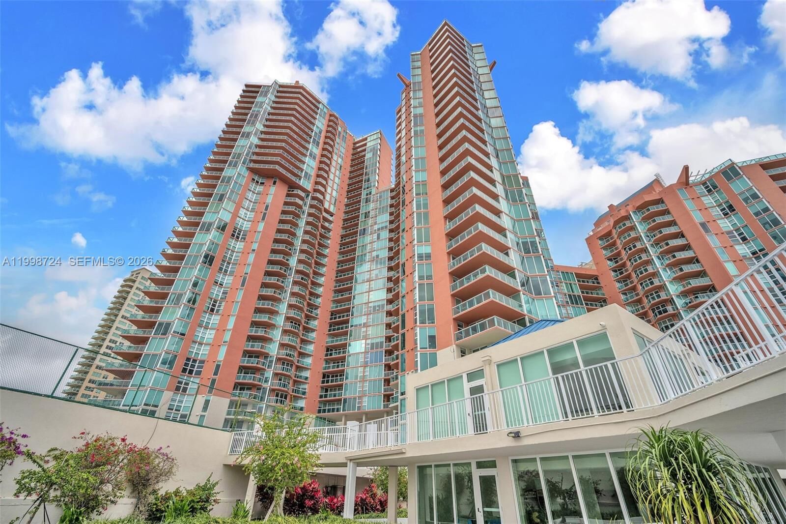 Property Photo: 3370 E Hidden Bay Dr 2407 FL 33180