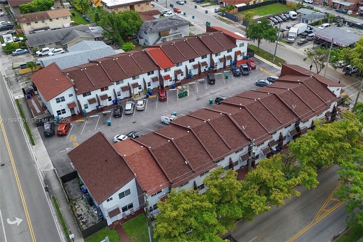 Property Photo:  401 SW 109th Ave  FL 33174 