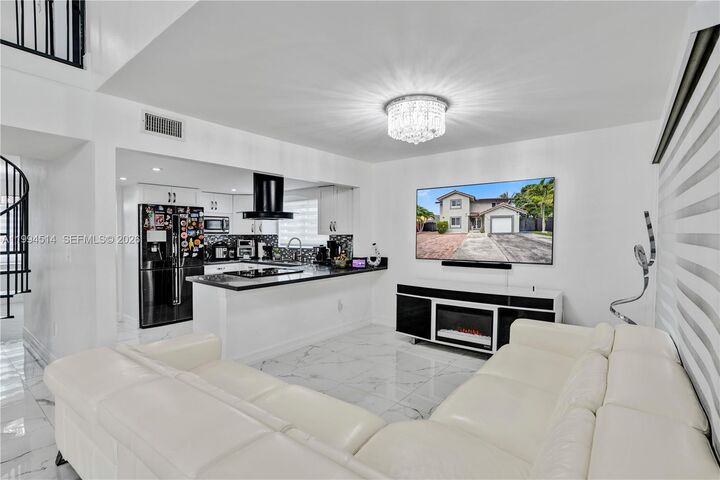 Property Photo:  15463 SW 57th St  FL 33193 