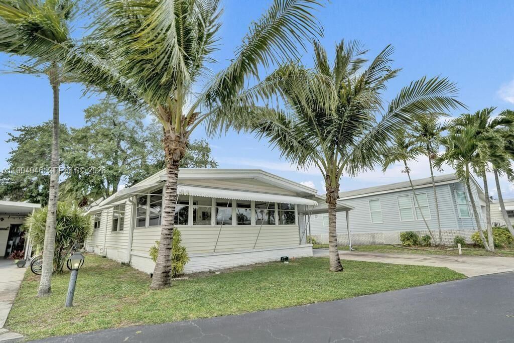 Property Photo: 3495 Tee Terrace FL 33069