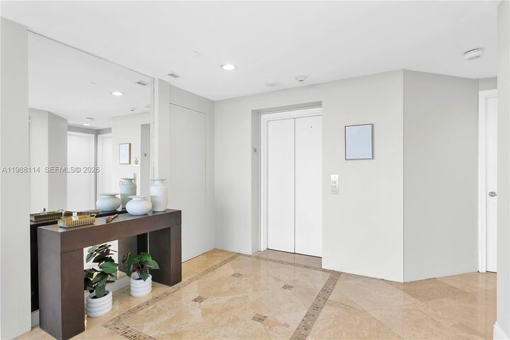 Property Photo:  3802 NE 207th St 1001  FL 33180 